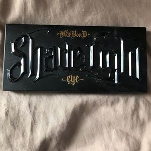 Kat Von D Shade and Light eye shadow palette